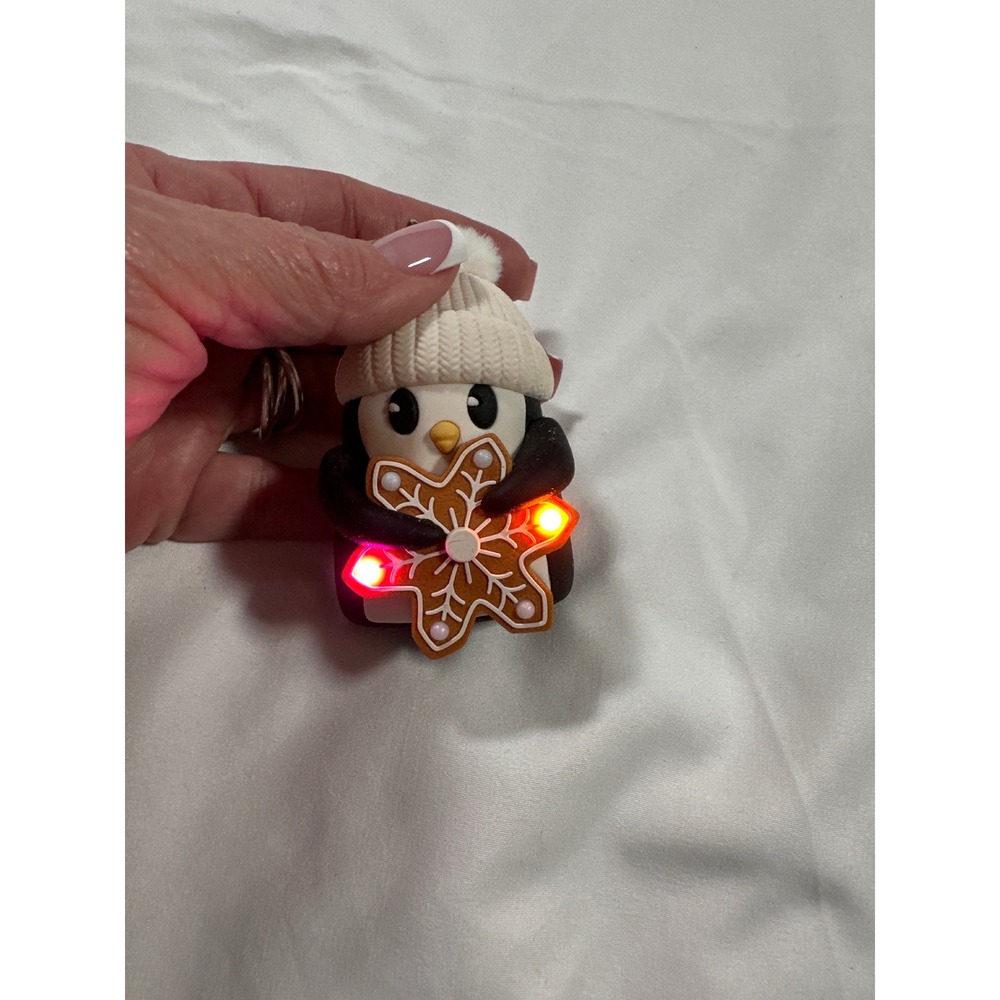 Bath & Body Works Light Up Penguin Gingerbread PocketBac Hand Sanitizer Holder - Picture 3 of 6